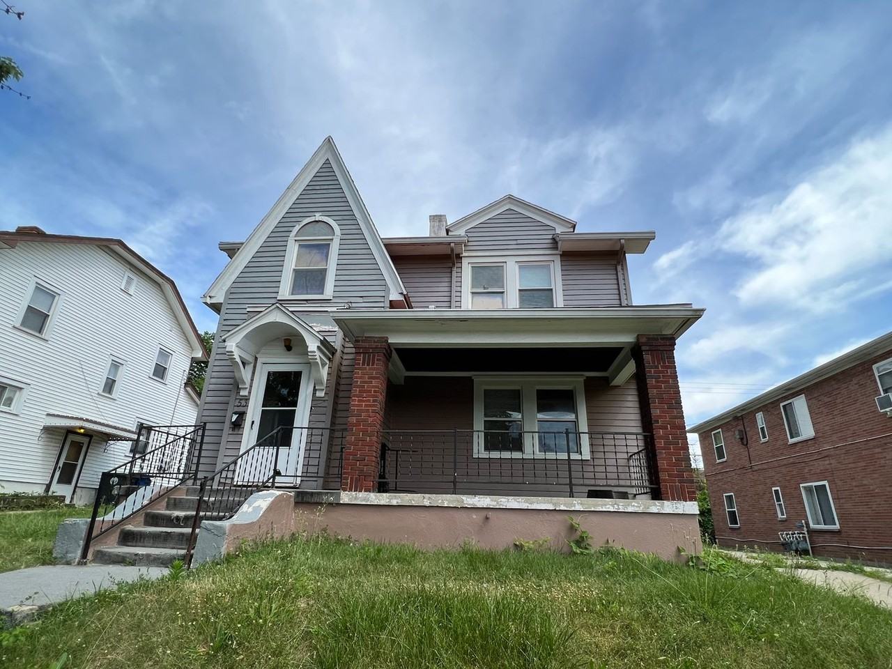 53 E Bruce Ave