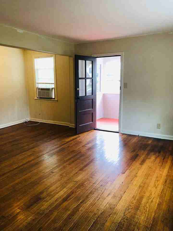 7010 Miami Ave - Photo 4 of 28