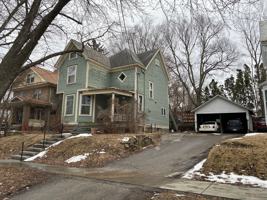 featured image of 923 E Washington St