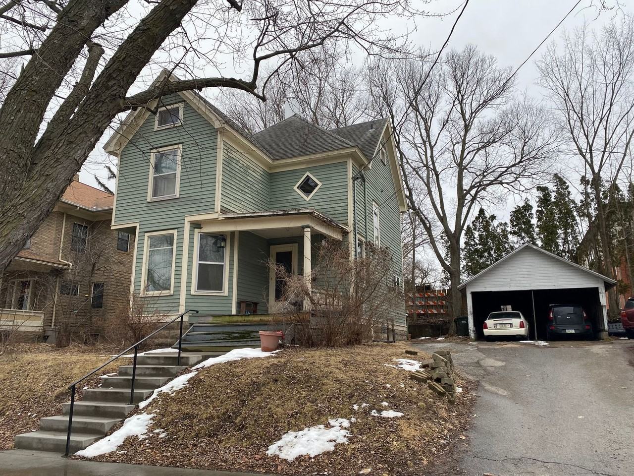 923 E Washington St - Photo 2 of 10