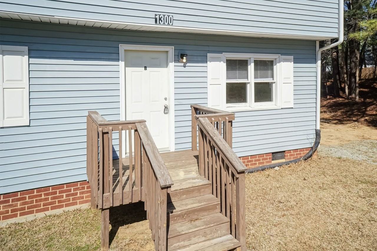 1300B Cherrycrest Dr - Photo 3 of 22