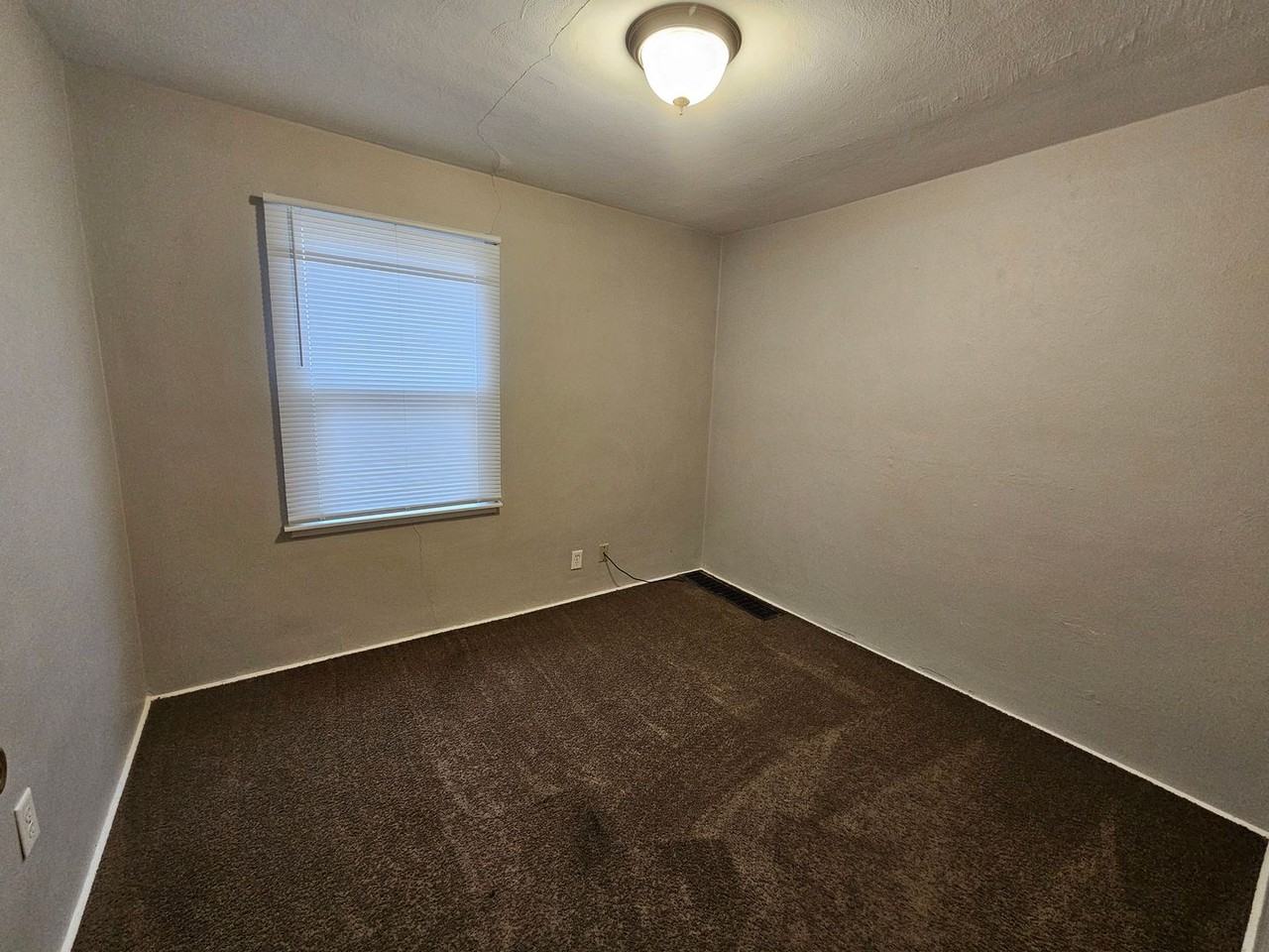 1636 N Adams St - Photo 4 of 31