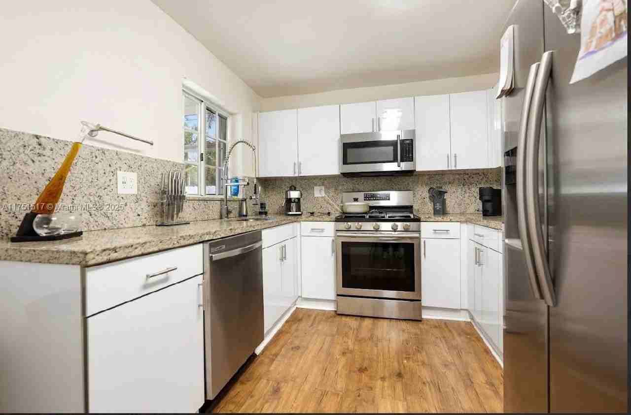 15010 Ne 7th Ave - Photo 3 of 17