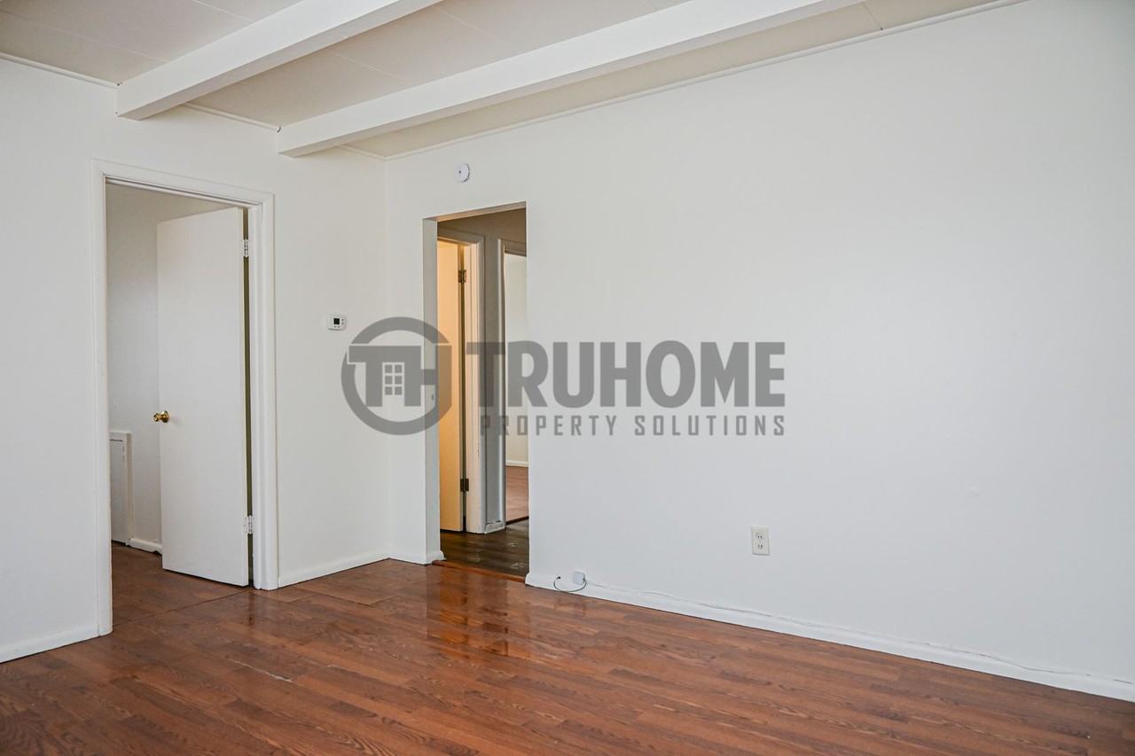 NH1-1624 S. 14th St. - Photo 2 of 9