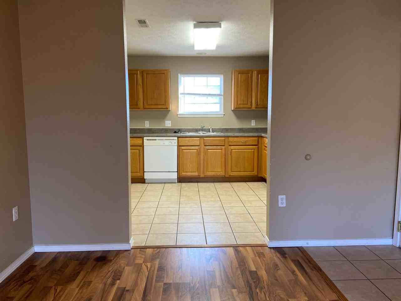 150 Scholars Ct #D - Photo 7 of 31