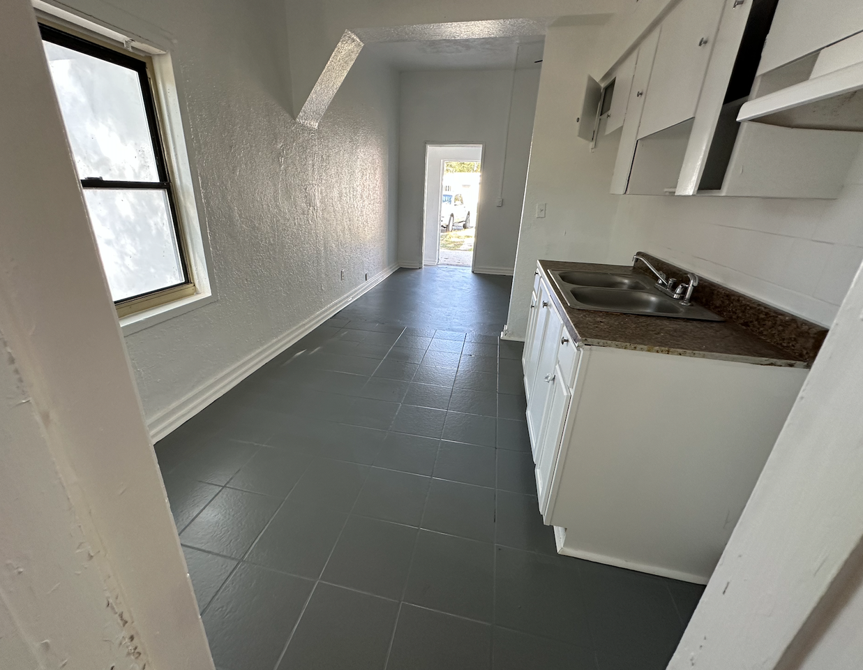 1063 Barber St #NA - Photo 2 of 6