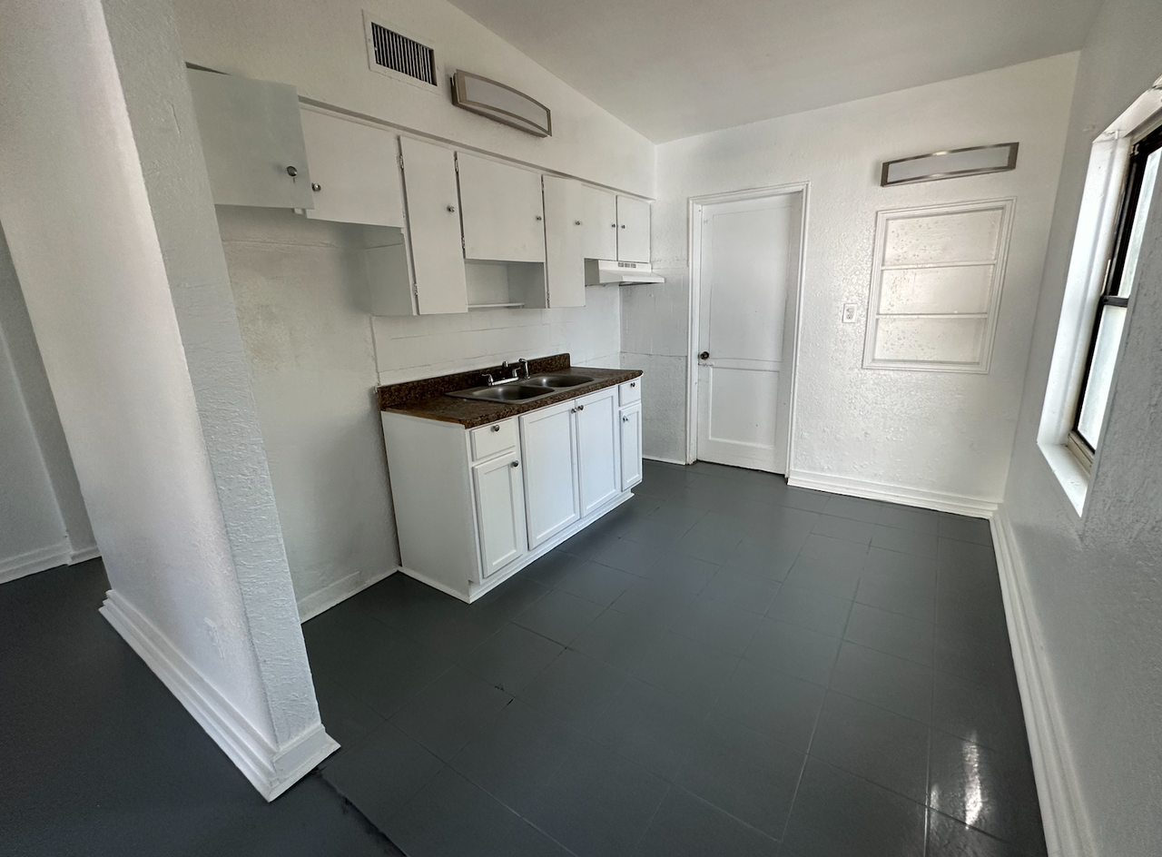 1063 Barber St #NA - Photo 3 of 6
