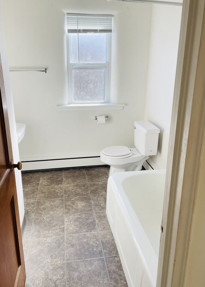 550 Madison Street - Photo 6 of 7