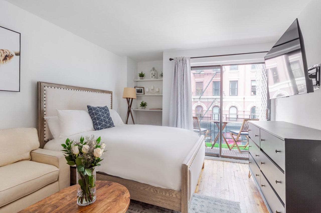 328 W 11th St #1053013P - Photo 2 of 16