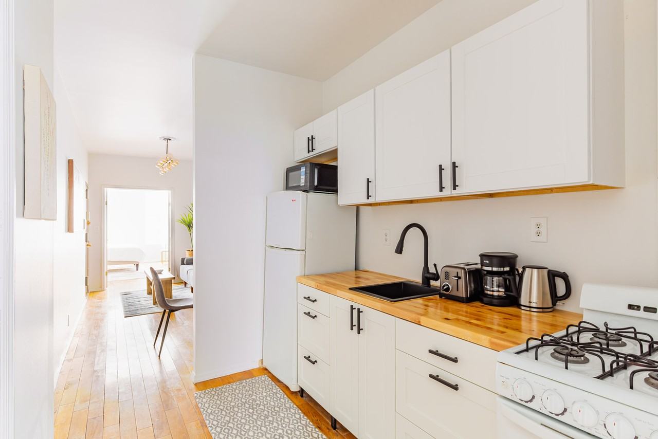 221 E 26th St #1054298P - Photo 5 of 15