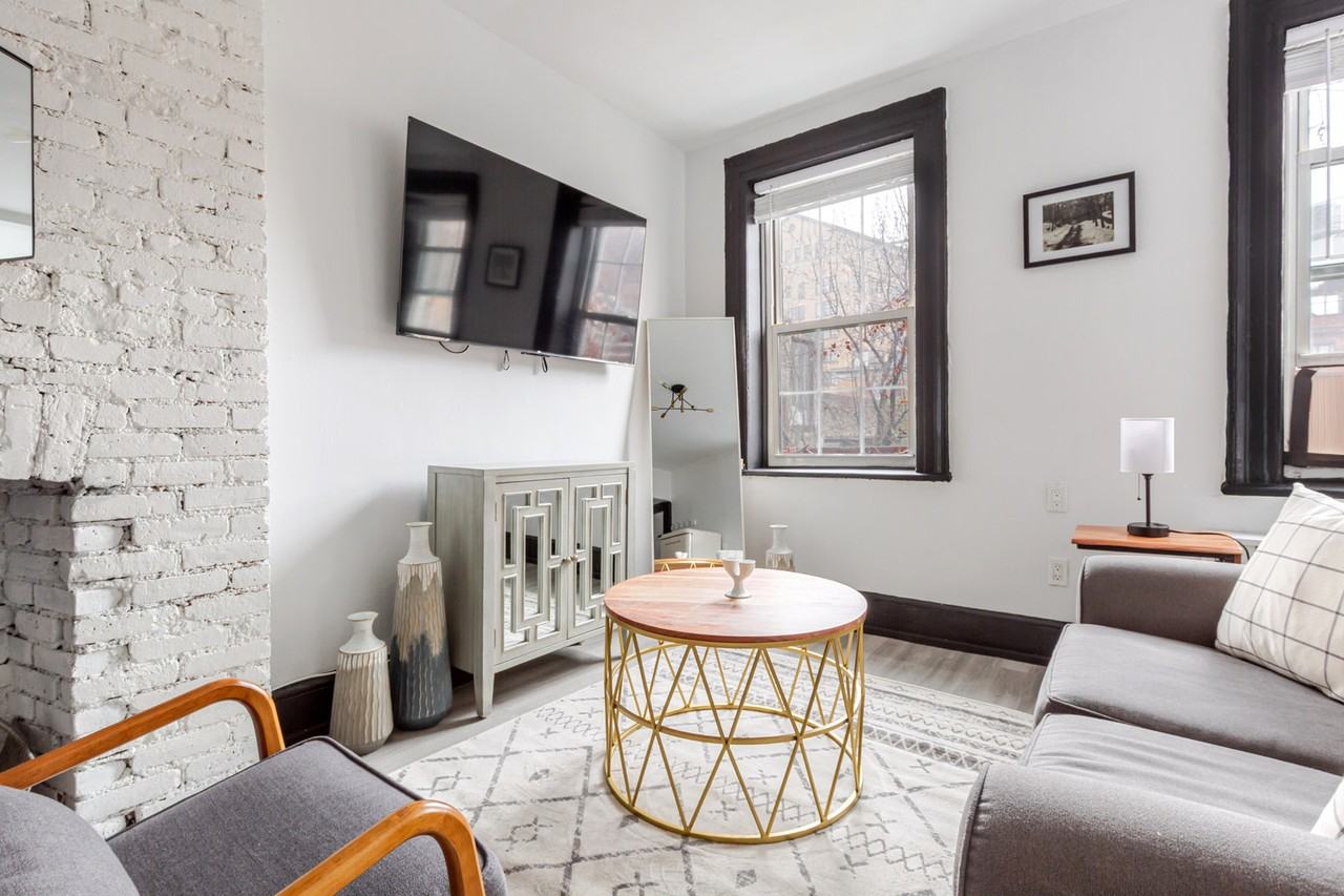 333 W 11th St #1054919P - Photo 5 of 19