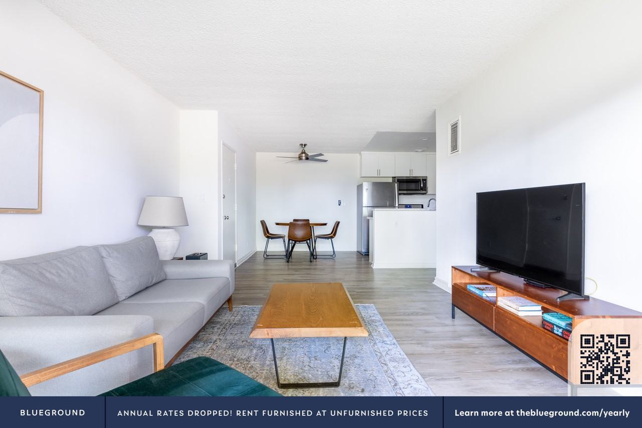 219 South Barrington Avenue #341 - Photo 3 of 27