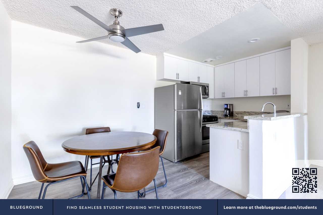 219 South Barrington Avenue #341 - Photo 6 of 27