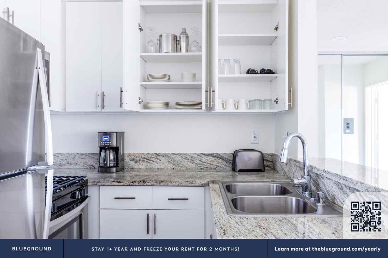 219 South Barrington Avenue #341 - Photo 7 of 27