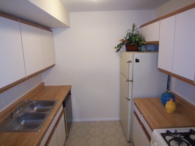 8435 W 99th Terrace - Photo 3 of 10