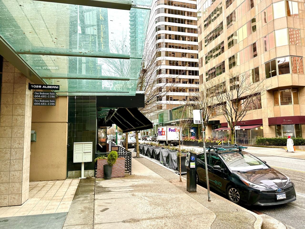 1028 Alberni - Photo 3 of 6