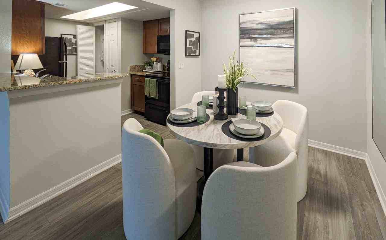 Vue at 1400 - Photo 7 of 14