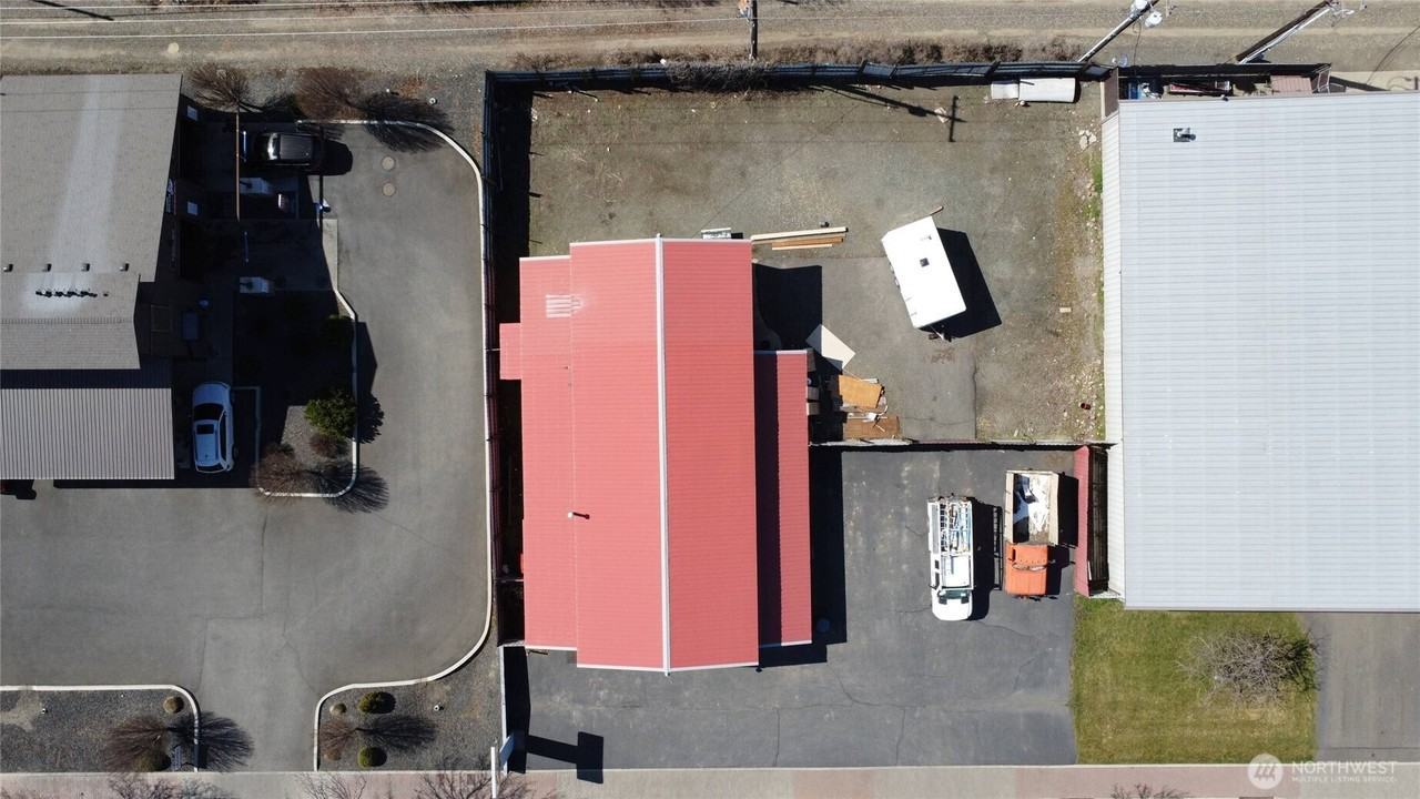 305 S Water St - Photo 3 of 3