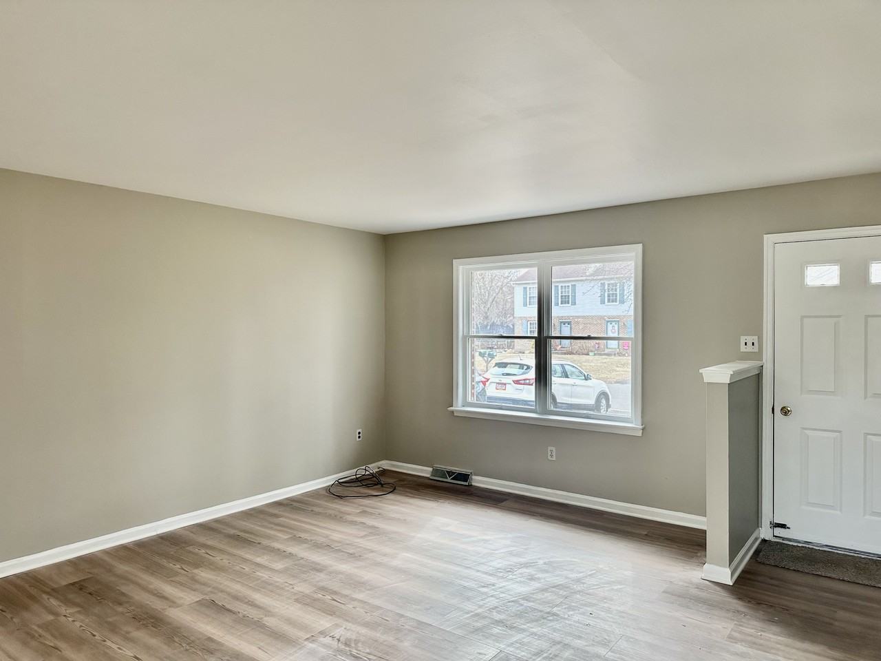 555 Nemoral St - Photo 2 of 16