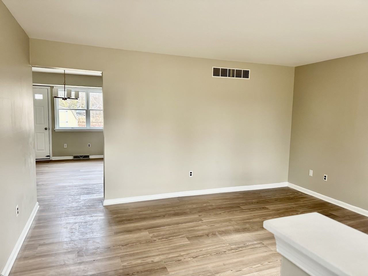 555 Nemoral St - Photo 3 of 16