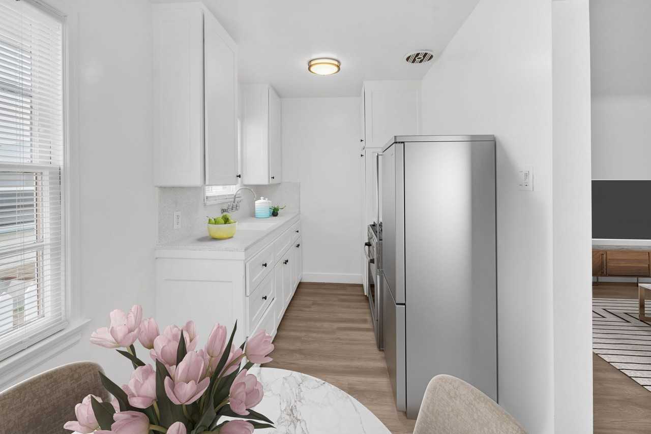 3207 E 2nd St #5 - Photo 5 of 10