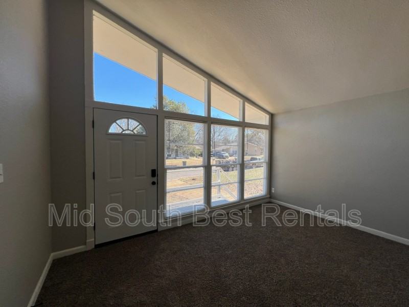 4613 Newton Dr - Photo 2 of 8