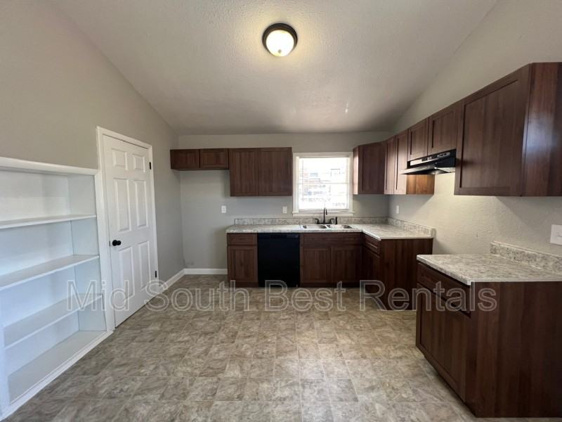 4613 Newton Dr - Photo 3 of 8