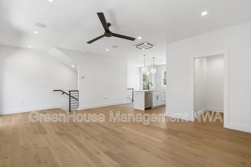 620 Sw Bluebird Aly - Photo 3 of 28