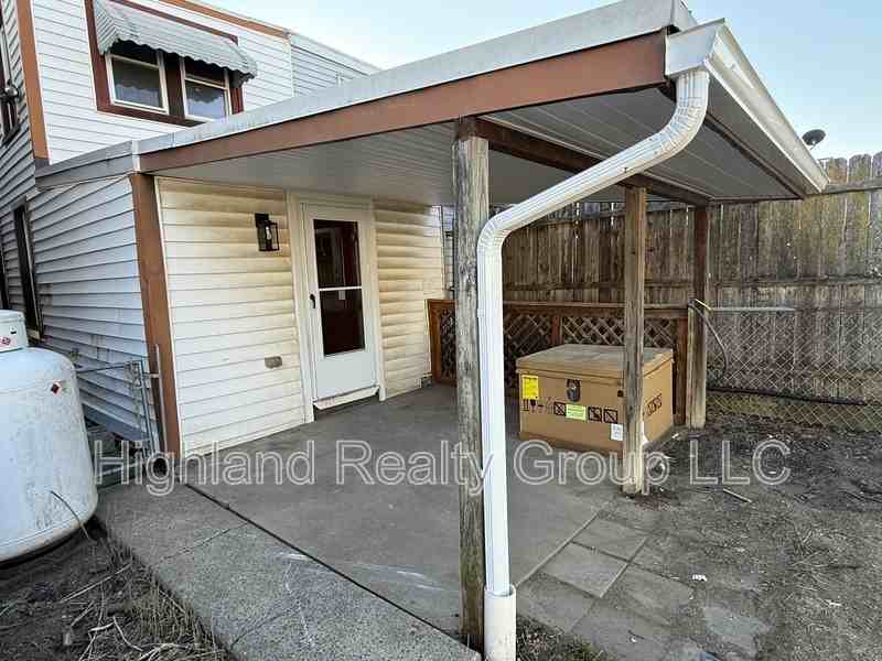 112 S 9th St - Photo 3 of 20