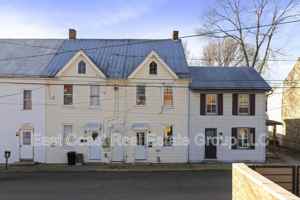 featured image of 218 N College St