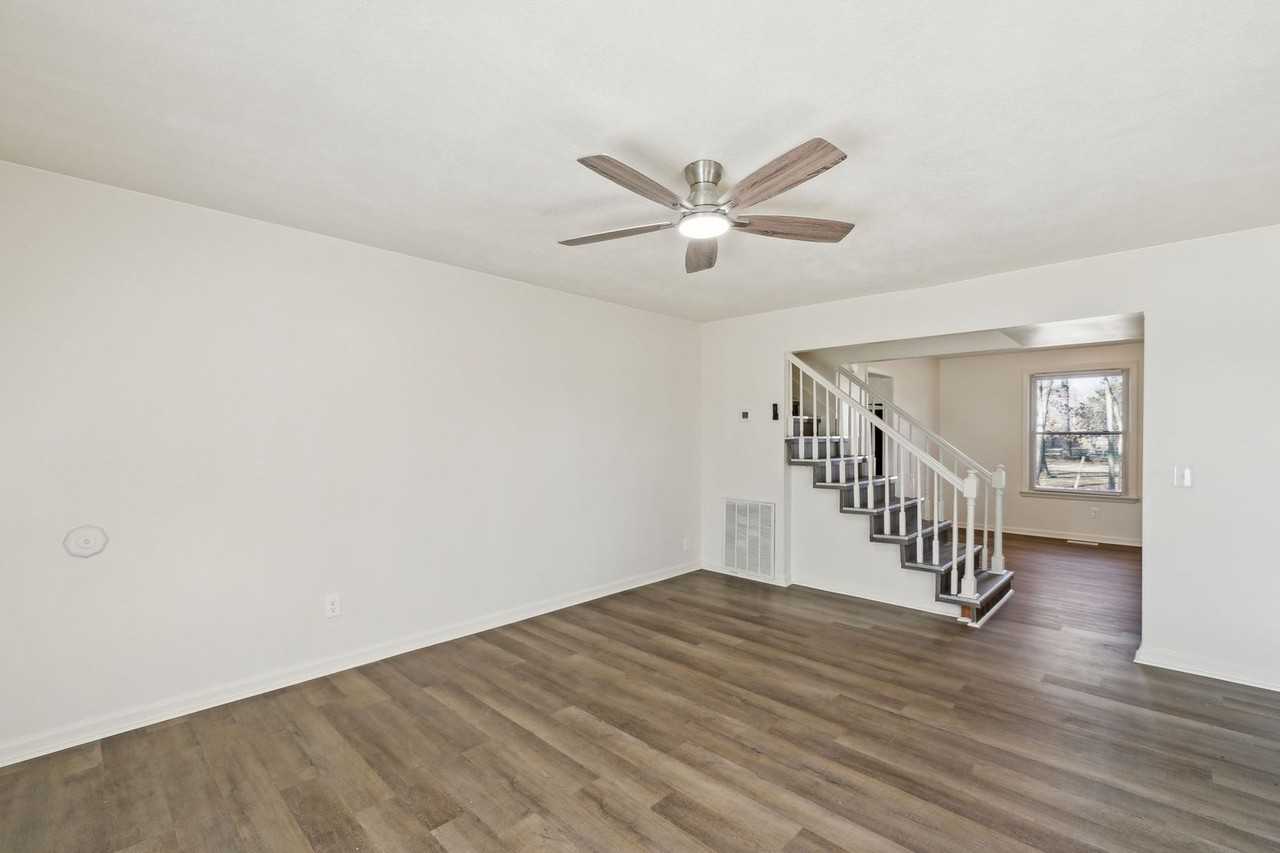 1421 Huntington Dr - Photo 5 of 30