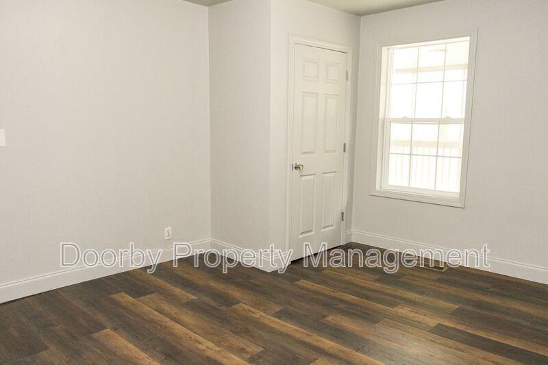 512 Deck Dr - Photo 6 of 22