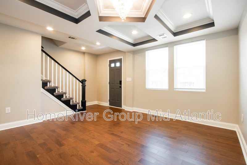 931 E 41st St - Photo 3 of 16