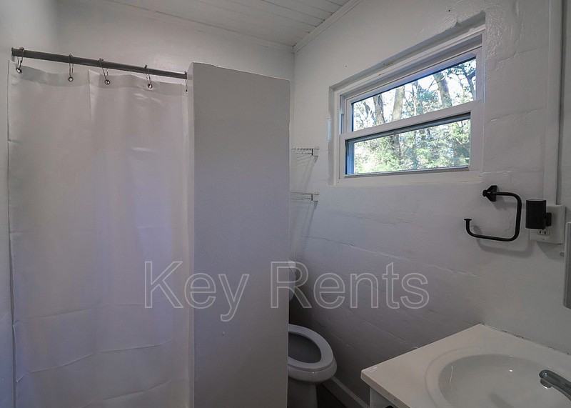 9759 Cove Ave - Photo 6 of 7