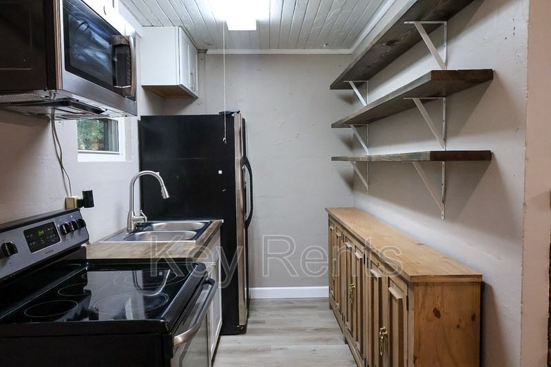 9759 Cove Ave - Photo 4 of 7