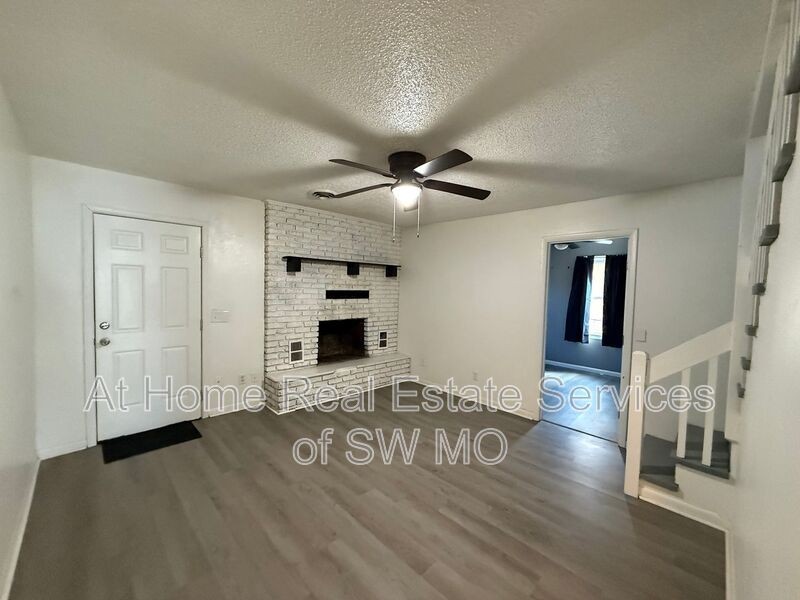 1731 W Walnut St - Photo 6 of 9