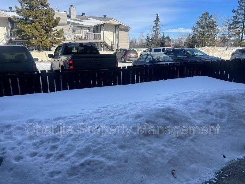 9251 172 St Nw - Photo 3 of 23