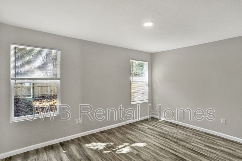 1362 Florida Ave - Photo 5 of 15