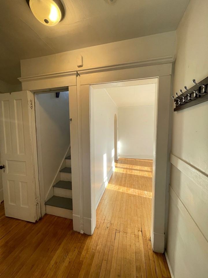 316 N 15th Ave E - Photo 3 of 19