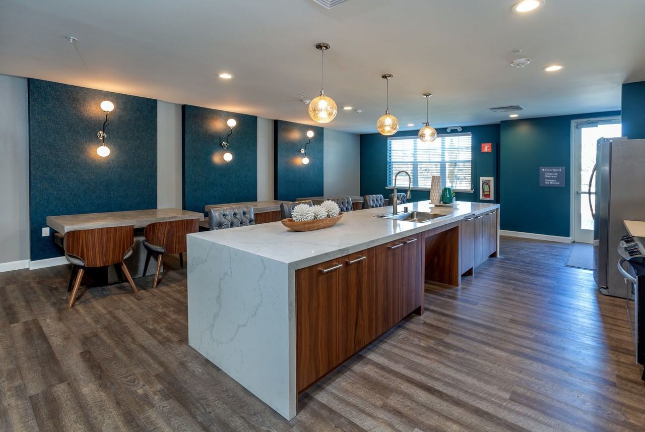 Marina Crossing Apartments - Photo 5 of 21