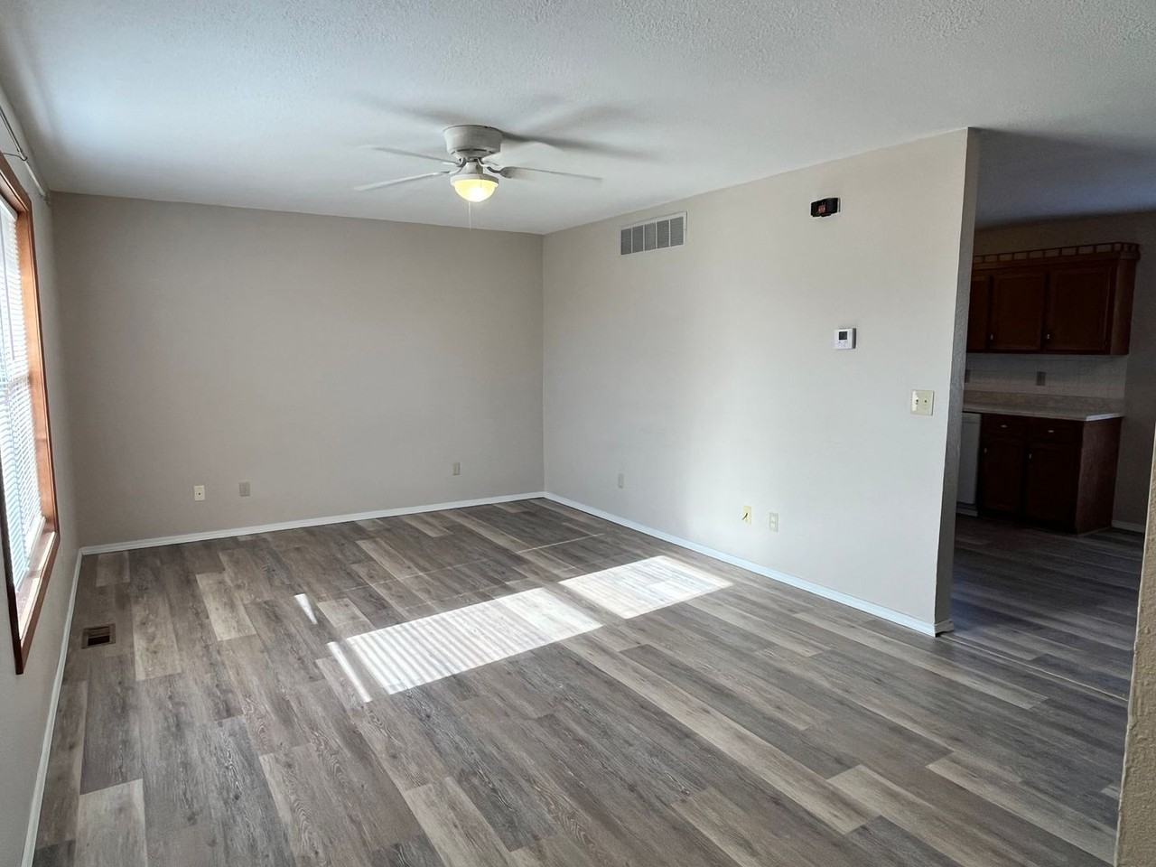 20307 Sedalia Rd - Photo 5 of 15