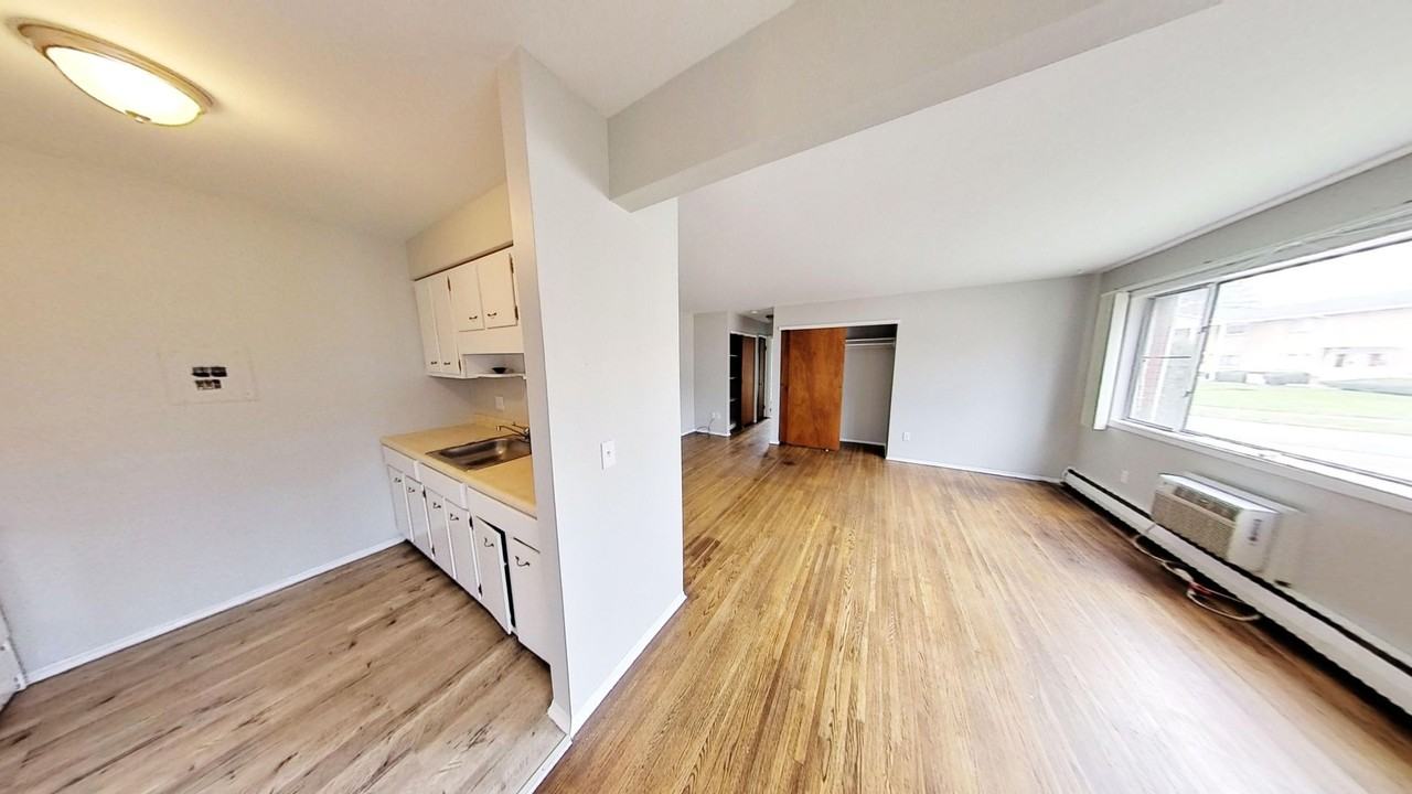 138-154 Woodhill Dr - Photo 3 of 22
