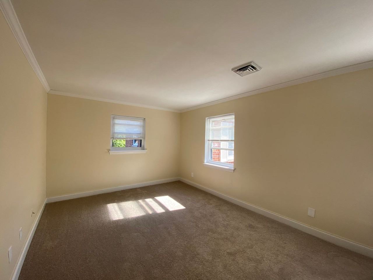 Riverfront Park Apartments - Photo 5 of 22