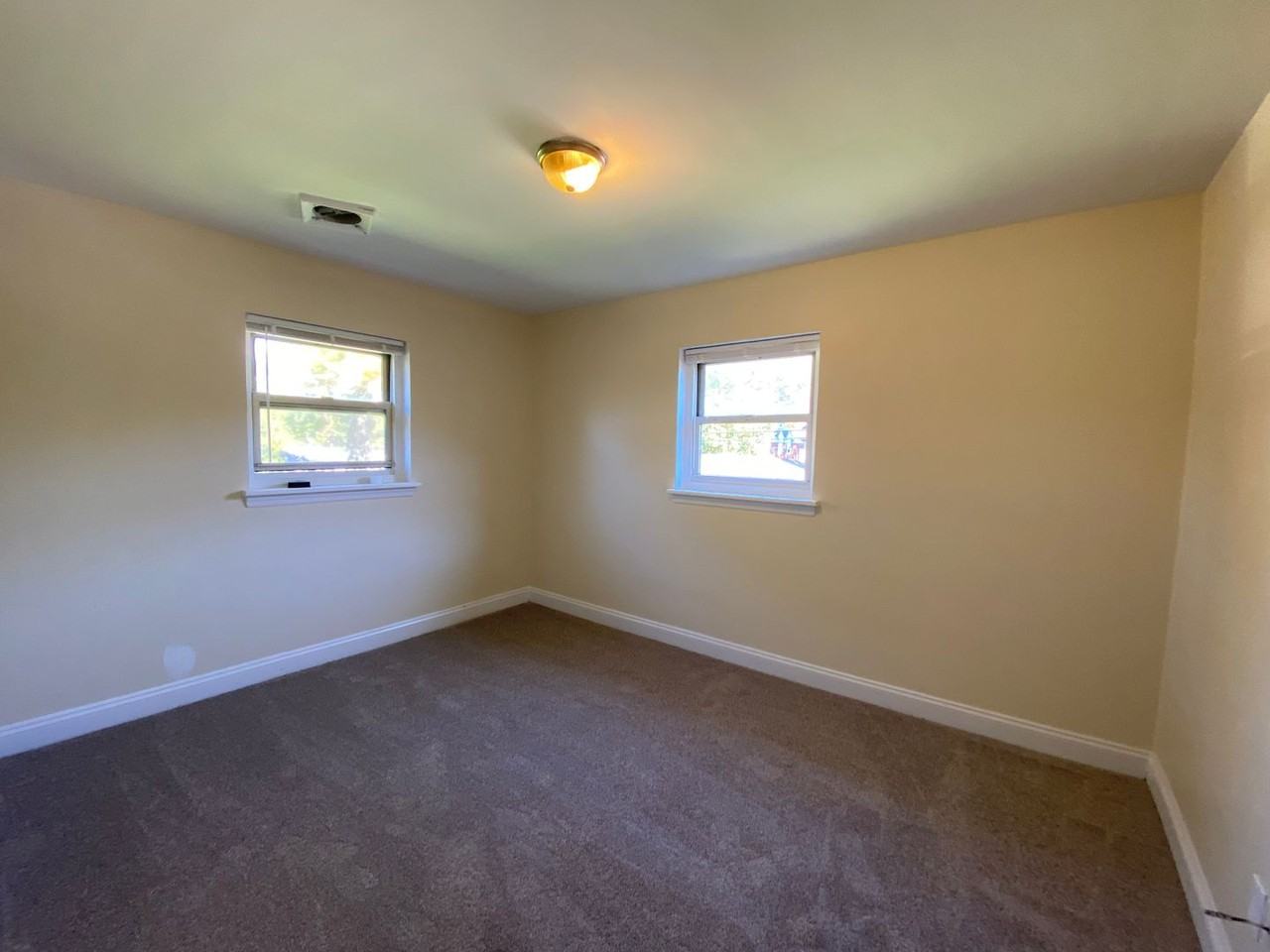 Riverfront Park Apartments - Photo 7 of 22