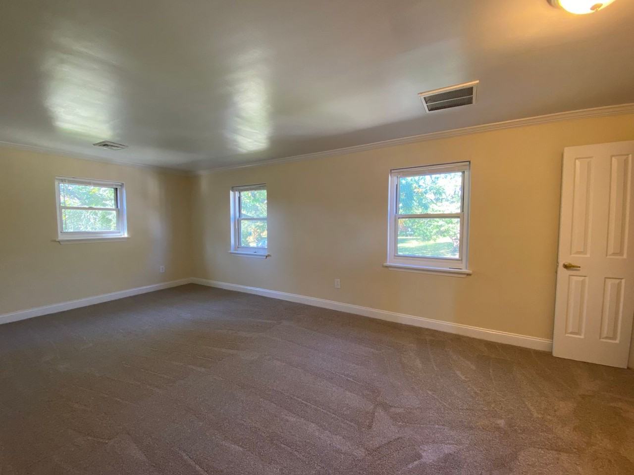 Riverfront Park Apartments - Photo 6 of 22