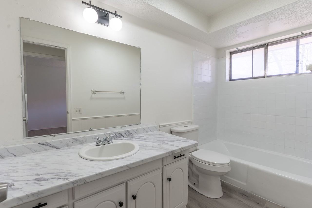 5113 S Briarwood Dr - Photo 4 of 25