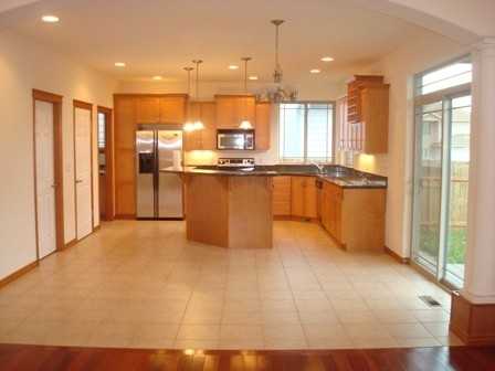 2623 Glenmore St - Photo 3 of 9