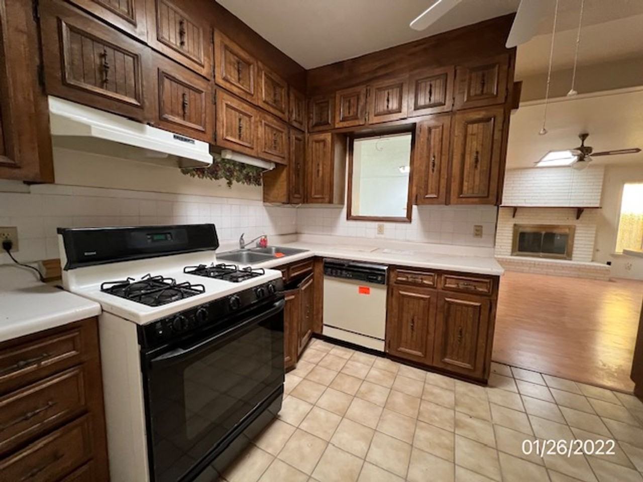 3340 Fillmore Ave - Photo 3 of 10