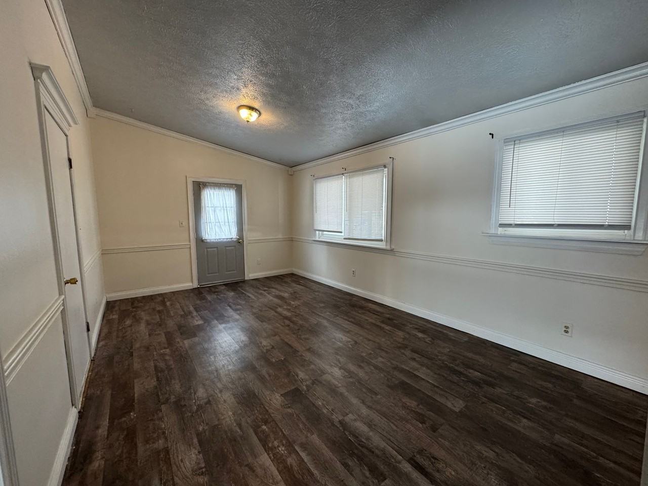 5508 Meckes Ln - Photo 4 of 22