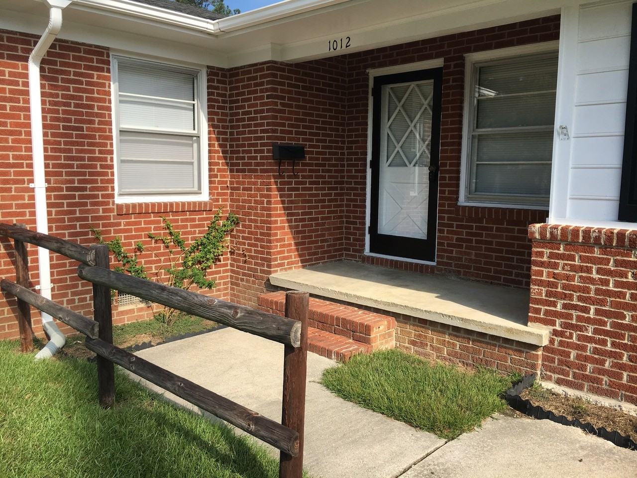 1012 W Cole St - Photo 2 of 20